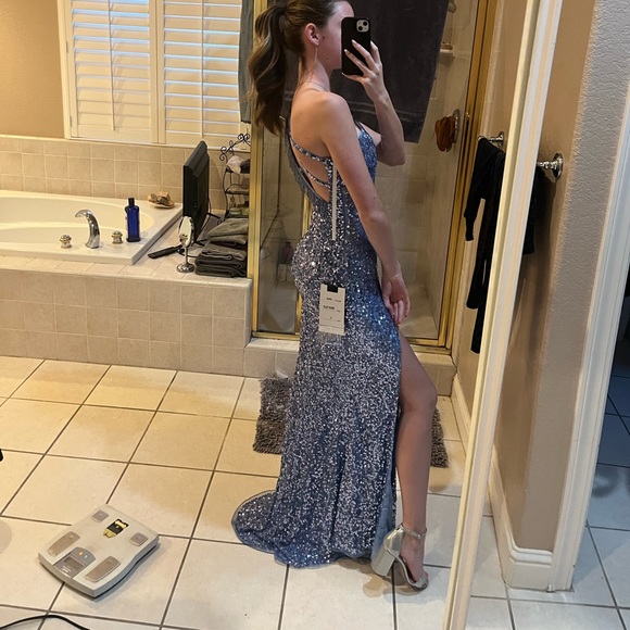 Prom dress - Picture 2 of 4